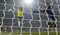 Kemenangan Brasil ini juga turut meloloskan Kolombia ke perempatfinal dengan status peringkat ketiga terbaik. REUTERS/Ivan Alvarado.