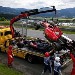 Alonso: Beruntung Mobil Saya Tak Mengenai Kepala Kimi