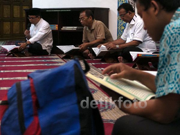 Ngebuburit di Masjid Cut Meutia