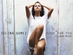Selena Gomez Pamer Pose Sensual di Sampul Lagu Baru