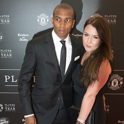 Tertunda Empat Tahun, Young dan Kekasih Akhirnya Menikah