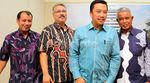 Mantan Ketum PSSI Djohar Arifin Temui Menpora