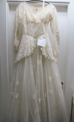 Dilelang, Gaun Pengantin dengan Surat Mengharukan Ini Terjual Rp 83 Juta