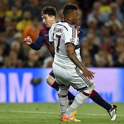 Ingat Momen Dijatuhkan Messi, Boateng Cuma Bisa Tertawa