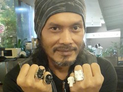 Mengukir Batu Akik, Kang Thoriq Punya Teknik Rahasia