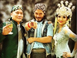 Batu Ukiran Kang Thoriq Diminati Artis Hingga Kolektor