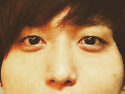 Foto Selfie Yonghwa CNBlue Ini Bikin Ngakak Fans