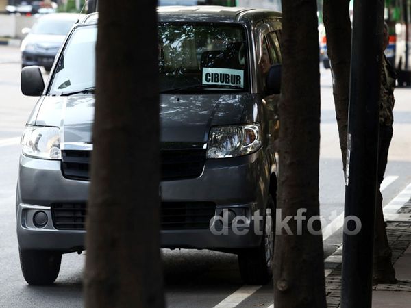Mobil Omprengan Terus Beroperasi di Jakarta
