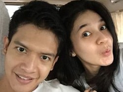 Enam Tahun Menikah, Dimas Seto Makin Sayang dengan Dhini Aminarti