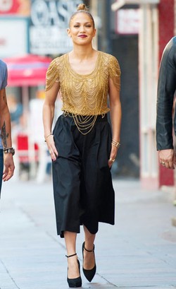 Bye Skinny Jeans! Celana Pendek Kulot Kini Menjadi Tren Selebriti