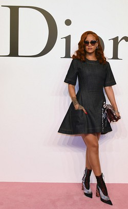 Serius Jadi Desainer Fashion, Rihanna akan Rilis Lini Busana Sendiri