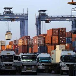 Bongkar Muat di Priok Lama, Macetnya di Mana?