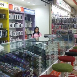 Tebak, Mahalan HP Impor atau Buatan Dalam Negeri?