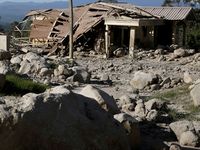 Material Vulkanik Sinabung Rusak Rumah Warga