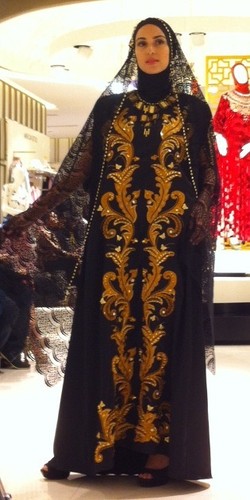 Mel Ahyar Prediksi Abaya akan Lebih Populer dari Kaftan Lebaran Ini