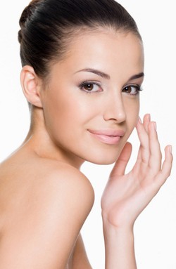 3 Produk Perawatan Wajah yang Paling Penting Dimiliki Setiap Wanita