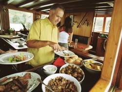 Lakukan Trik Ini Agar Tak Kalap Saat Berbuka dengan Menu Prasmanan