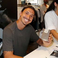 Zlatan Rilis Parfum dengan Namanya Sendiri