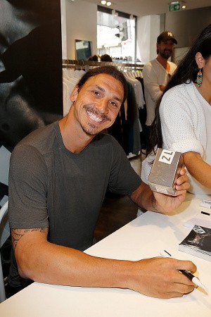 Zlatan Rilis Parfum dengan Namanya Sendiri