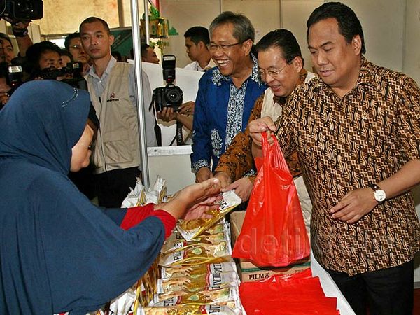 Mendag Gobel 'Jualan' Sembako