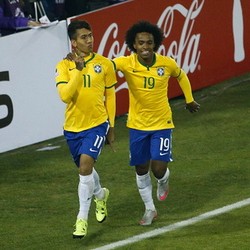 Willian Akan Bantu Firmino Beradaptasi di Premier League