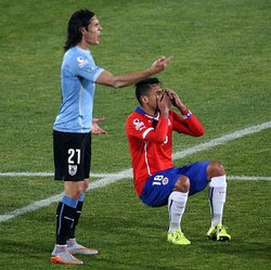 Akting Jara yang Bikin Cavani Dikartu Merah