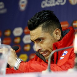 Jara Dulu Dituding Remas Kemaluan Suarez, Kini Sentuh Pantat Cavani