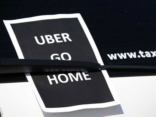 Amukan Sopir Taksi ke Uber