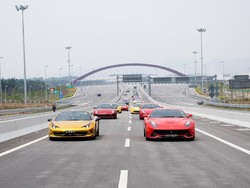 Banyak Orang Berduit Hobi Mobil Super, Penjualan Ferrari Masih Melaju