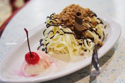 Mencicipi Lezatnya Es Krim Zangrandi di Surabaya