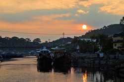 Senja Menawan di Muaro Batang Arau, Padang