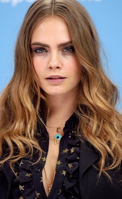 Cara Delevingne Buat Penjualan Serum Penebal Alis Meroket 250%