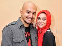 Lupakan Ayu Ting Ting! Husein Kini Pacari Cucu Elvy Sukaesih