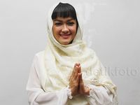 Ketika Julia Perez Tampil Berkerudung