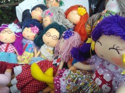 Mantan Karyawati Ini Sukses Jualan Boneka Zaman Baheula