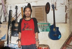 Cegah Remaja Pakai Narkoba, Pria Ini Bikin Komunitas Musik dan Naik Gunung