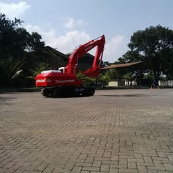 Menteri Rini Minta Pindad Buat 100 Unit Ekskavator Per Tahun