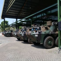 Menteri Rini Blusukan ke BUMN Senjata di Bandung