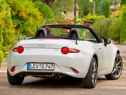 Kecantikan Mazda MX-5 Terbaru Betot Perhatian Warga Eropa