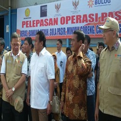 Bos Bulog, Mentan, dan Mendag Sebar Sembako Murah