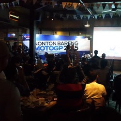 Nobar MotoGP Meriah di Balapan yang Gila