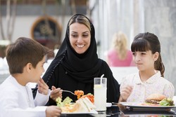 Ingin Sahur dengan Nyaman Saat Traveling? Ini 6 Tipsnya