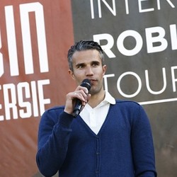 Cuma Bikin 10 Gol Musim Lalu, Van Persie Merasa Layak Dikritik