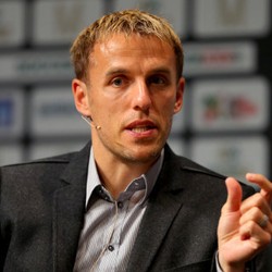 Phil Neville Ditunjuk Jadi Asisten Pelatih Valencia