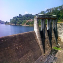 Waduk Saguling, Dikepung Perumahan Sampai Jadi Jamban Raksasa