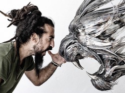 Bikin Patung Singa, Seniman Ini Gunakan 4000 Potongan Logam