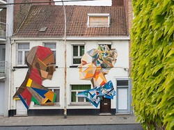 Bukan Mural Biasa, Seniman Ini Bikin Karya Seni dengan Pintu Bekas