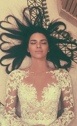 Kalahkan Kim Kardashian, Foto Kendall Jenner Paling Disukai di Instagram
