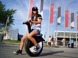 Skuter Listrik Satu Roda Ini Bisa Melesat 25 Km/Jam