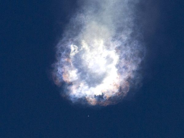 Roket SpaceX Meledak